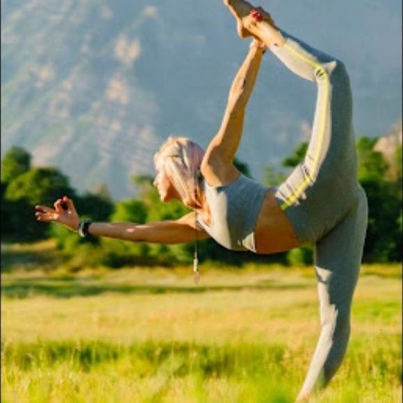 ZYIA ACTIVE Light n Luxe High Rise 7/8 24” leggings Grey Neon tape Size M NWT - Picture 4 of 12